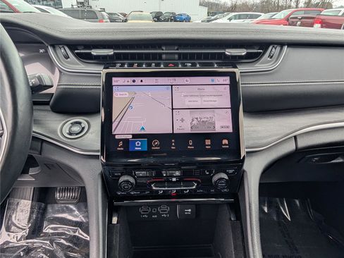 Used 2021 Jeep Grand Cherokee L Limited image 18