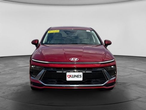 Used 2025 Hyundai Sonata SEL FWD image 2