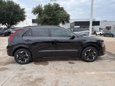 Certified 2023 Kia Niro Wind w/ Wind Preserve Package FWD image 3