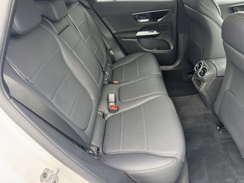 Used 2025 Mercedes-Benz GLC 300 image 8