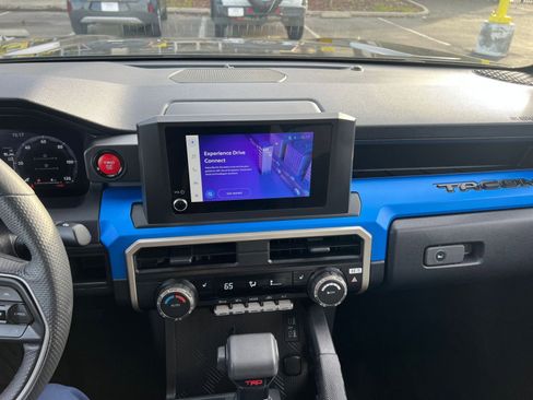 Used 2025 Toyota Tacoma TRD Off-Road image 18