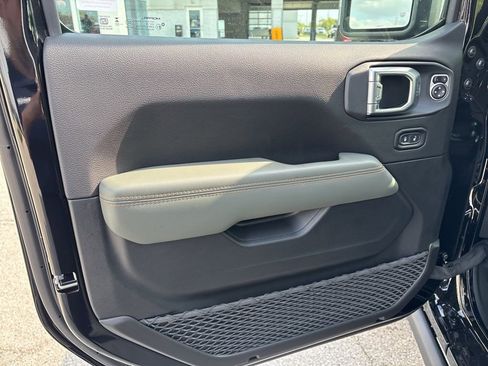 New 2026 Jeep Gladiator Mojave AWD/4WD image 8