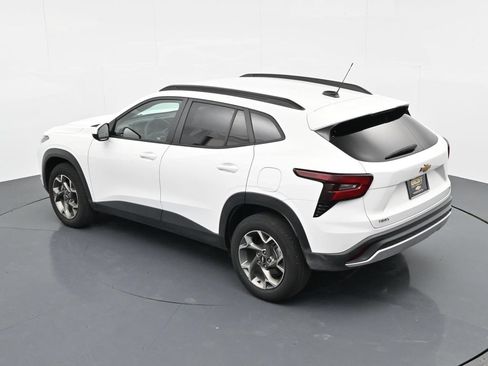 Used 2025 Chevrolet Trax LT FWD image 21