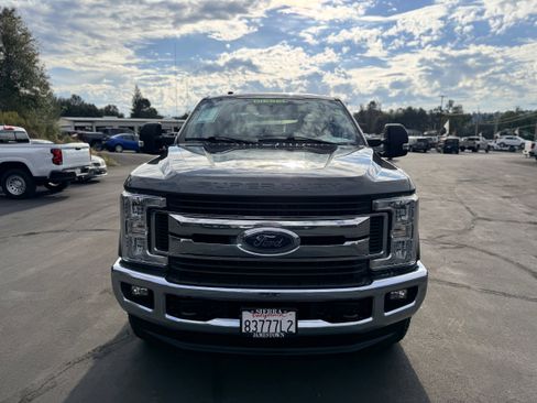 Used 2018 Ford F250 XLT w/ XLT Value Package image 3
