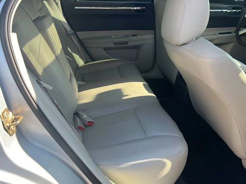 Used 2006 Chrysler 300 Touring w/ Sound Group RWD image 21