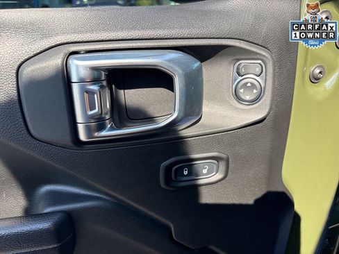 Used 2022 Jeep Gladiator Rubicon AWD/4WD image 12