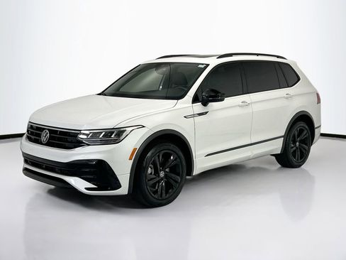 Used 2024 Volkswagen Tiguan SE R-Line FWD image 1