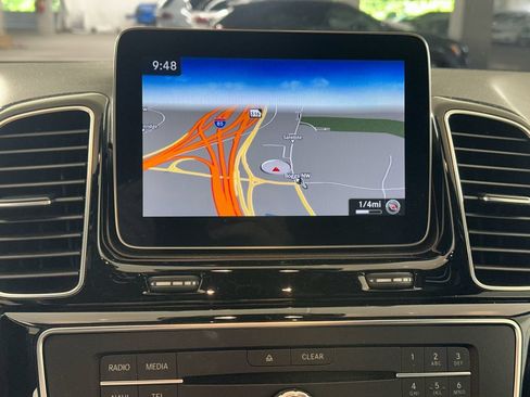 Used 2019 Mercedes-Benz GLE 400 4MATIC image 4