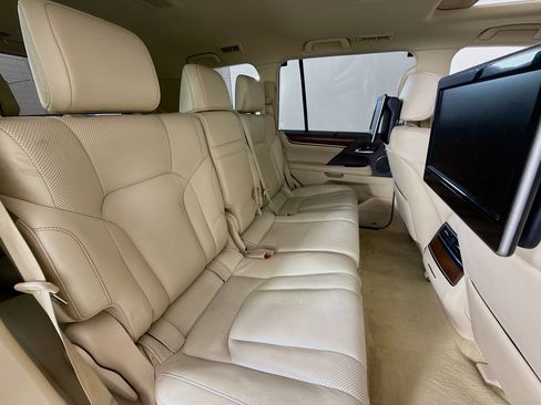 Used 2016 Lexus LX 570 4WD w/ Luxury Package image 28