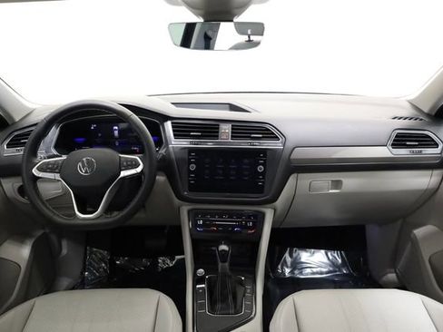 Used 2023 Volkswagen Tiguan SE FWD image 16
