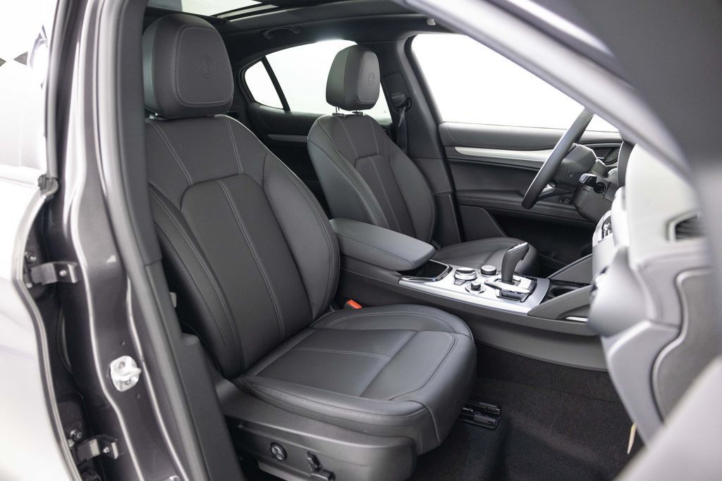 New 2026 Alfa Romeo Stelvio Sprint AWD/4WD image 37