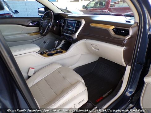 Used 2018 GMC Acadia Denali w/ Technology Package FWD image 30