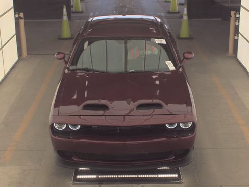 Used 2019 Dodge Challenger SXT image 2