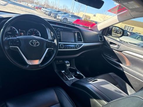 Used 2018 Toyota Highlander XLE image 24