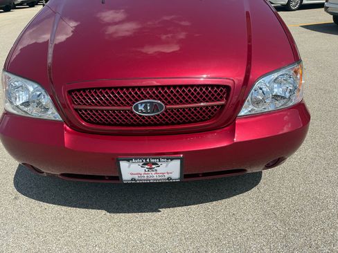 Used 2005 Kia Sedona LX image 3