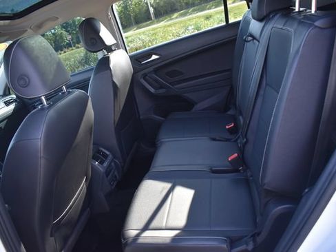 Used 2021 Volkswagen Tiguan SE FWD image 19