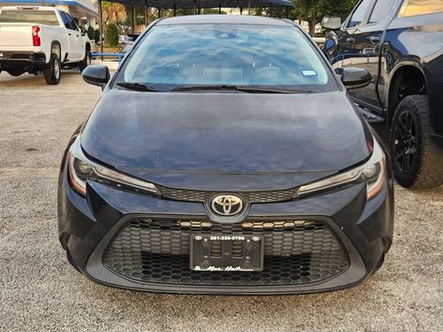 Used 2020 Toyota Corolla LE FWD image 2