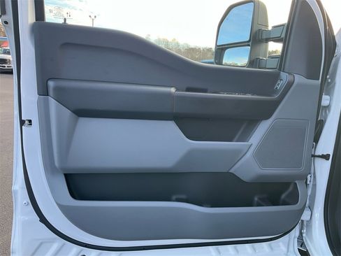 New 2026 Ford F250 XL w/ XL Chrome Package image 17