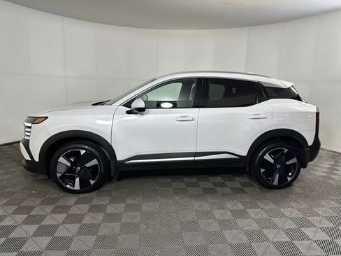 Certified 2025 Nissan Kicks SR image 6