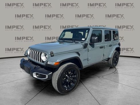 Used 2025 Jeep Wrangler Unlimited Sahara w/ Safety Group AWD/4WD image 1