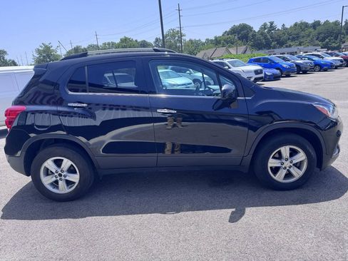 Used 2019 Chevrolet Trax LT w/ LT Convenience Package AWD/4WD image 5