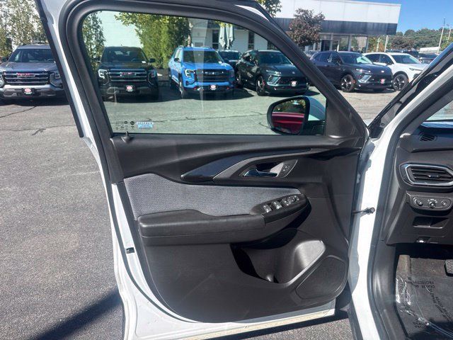 Used 2023 Chevrolet TrailBlazer LT w/ Convenience Package FWD image 9