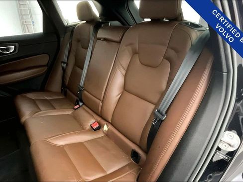 Certified 2023 Volvo XC60 B5 Ultimate w/ Climate Package image 34