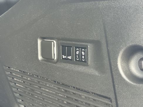 Used 2022 Chevrolet Suburban RST w/ Luxury Package image 24