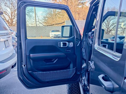 Used 2025 Jeep Wrangler Rubicon image 31