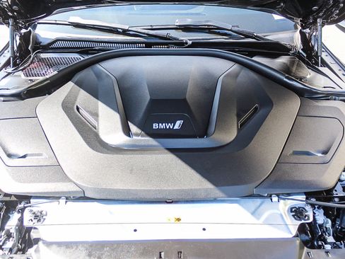 Used 2025 BMW i4 eDrive40 w/ Driving Assistance Package RWD image 25