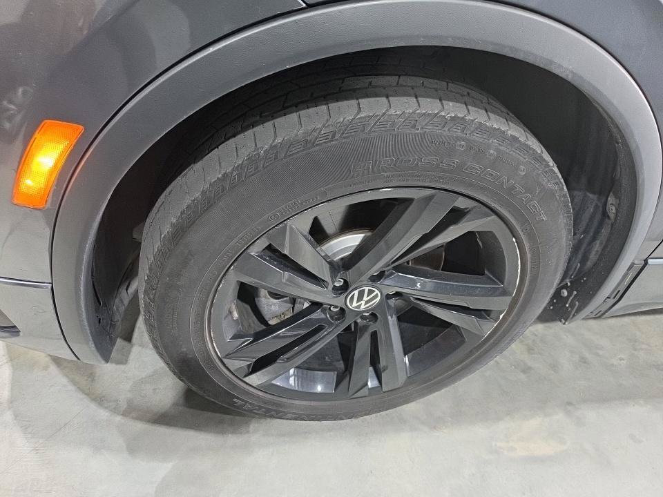 Used 2023 Volkswagen Tiguan SE R-Line FWD image 3
