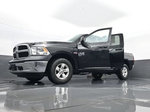Used 2022 RAM 1500 4x4 Crew Cab Classic w/ Chrome Appearance Group image 31