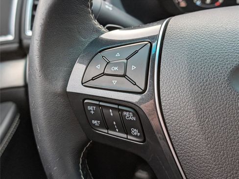 Used 2017 Ford Explorer Platinum image 25