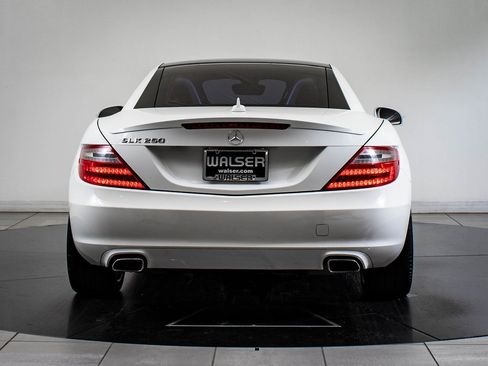 Used 2015 Mercedes-Benz SLK 250 image 8