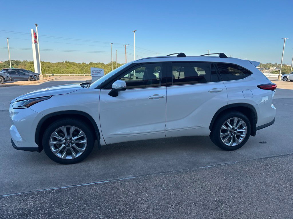 Used 2020 Toyota Highlander Limited FWD image 4