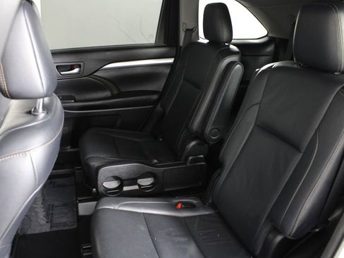 Used 2017 Toyota Highlander XLE image 21