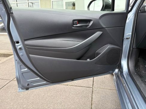 Used 2025 Toyota Corolla LE image 11