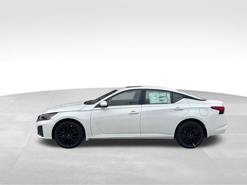 New 2026 Nissan Altima 2.5 SV w/ SV Special Edition Package AWD/4WD image 3