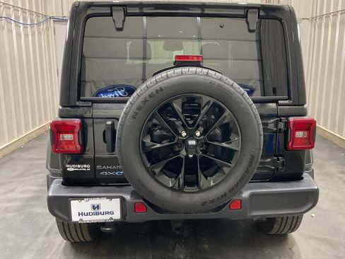 Used 2025 Jeep Wrangler Unlimited Sahara AWD/4WD image 22