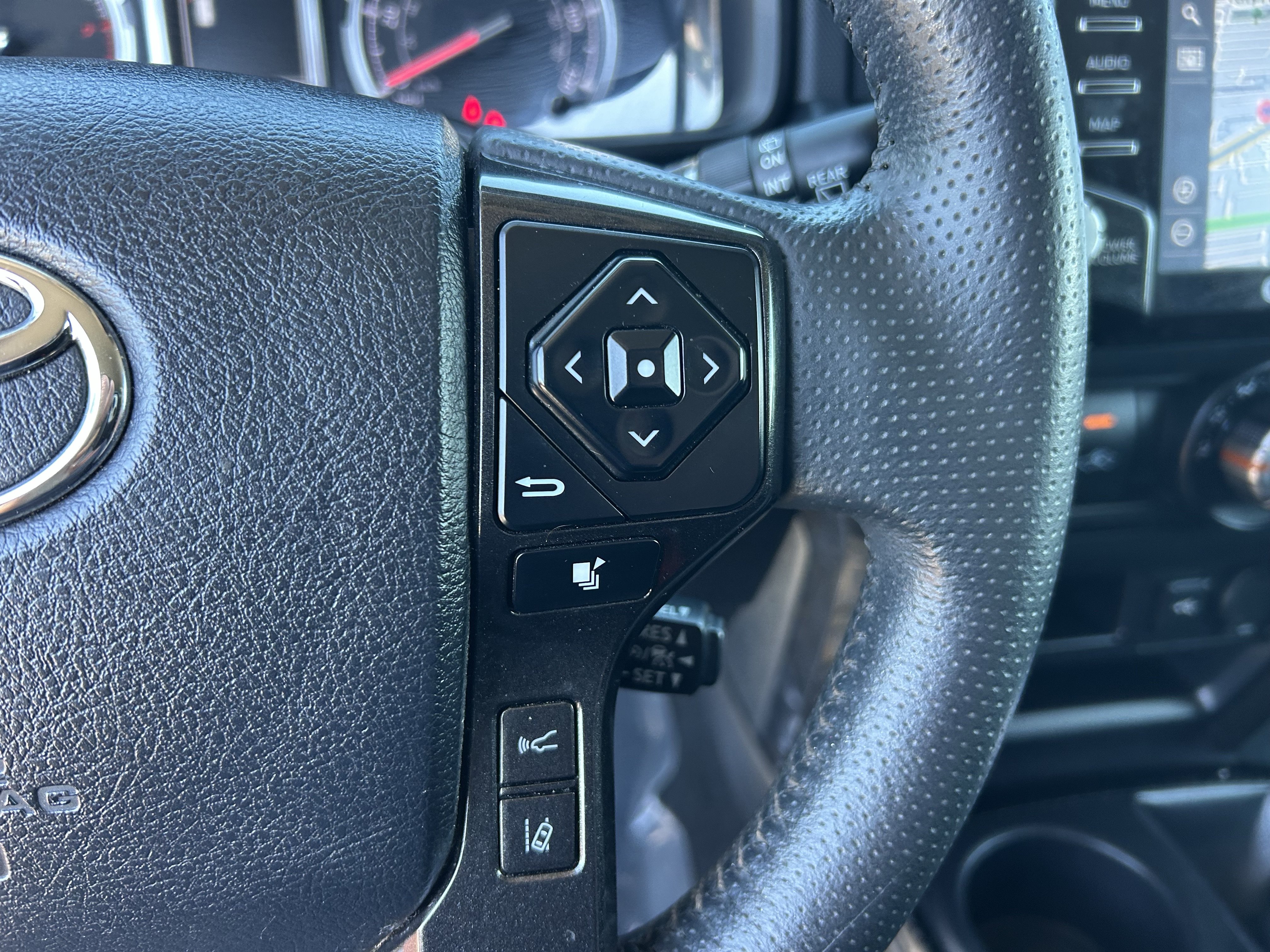 Certified 2021 Toyota 4Runner TRD Off-Road Premium AWD/4WD image 29