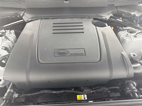 New 2026 Land Rover Discovery Dynamic SE image 32