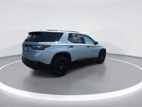 Used 2021 Chevrolet Traverse Premier w/ Redline Edition FWD image 8