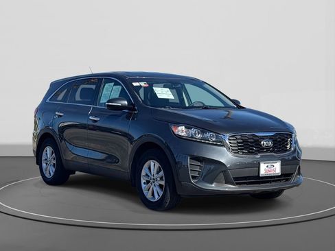 Used 2020 Kia Sorento LX image 4