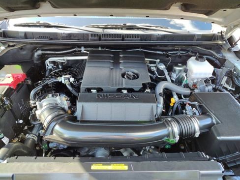 Used 2024 Nissan Frontier PRO-4X w/ Pro Premium Package image 9