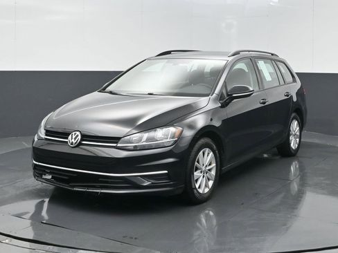 Used 2018 Volkswagen Golf S image 7