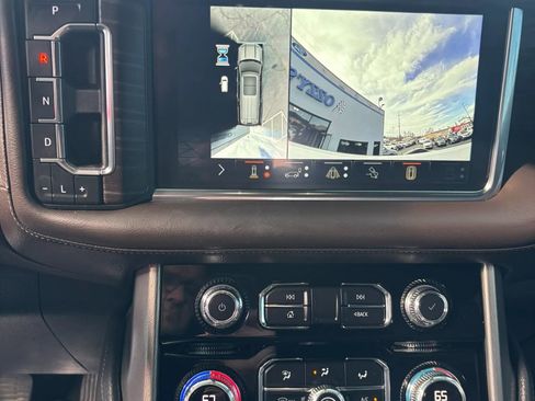 Used 2022 GMC Yukon XL Denali image 23