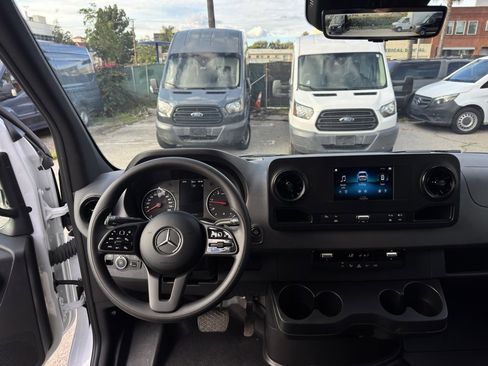 Used 2024 Mercedes-Benz Sprinter 2500 image 46