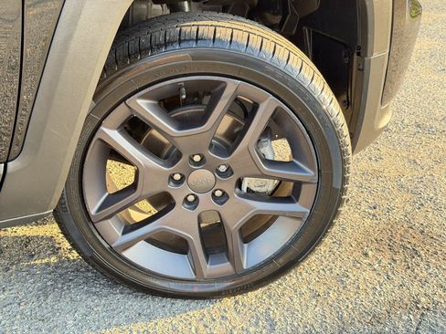 Used 2021 Jeep Renegade Latitude AWD/4WD image 85