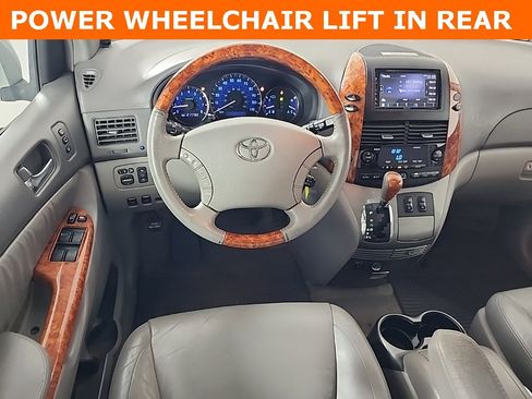 Used 2006 Toyota Sienna XLE image 22