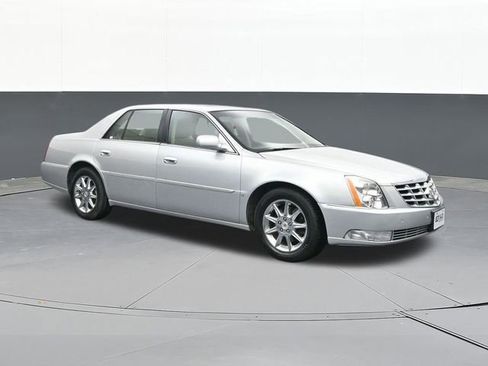 Used 2010 Cadillac DTS Luxury image 20